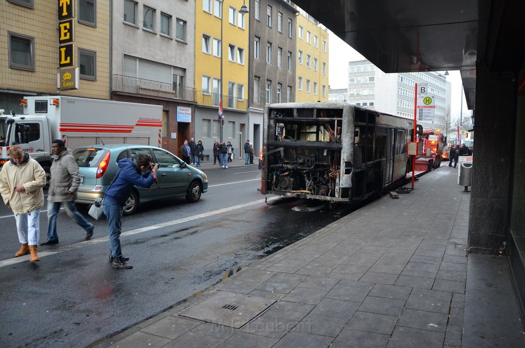 Stadtbus fing Feuer Koeln Muelheim Frankfurterstr Wiener Platz P227.JPG